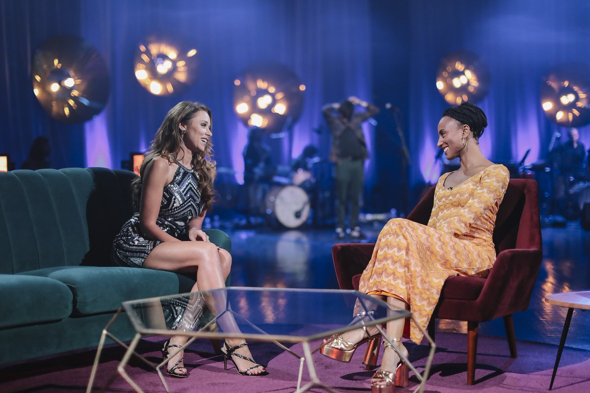 RTEOne's tweet photo. The Heart of Saturday Night returns for a very special Christmas edition โจ
Join us from 10.45pm for performances and conversation with some of Ireland's finest artists ๐
@UnaHealy @musicbyloah
#THOSN | ๐ธ Rich Gilligan https://t.co/ABdqErgJv5