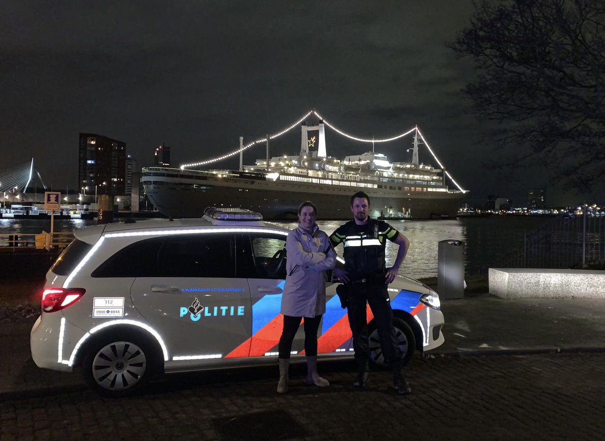 Afgelopen nacht mee geweest met politie op R’dam Zuid. Weer onder de indruk van hun snelle en professionele handelen. <a href="/POL_Charlois/">Politie Basisteam Charlois</a>, dank voor de gastvrijheid!