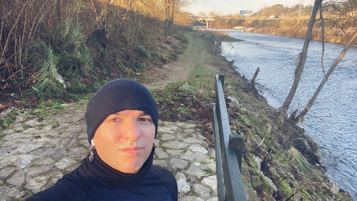 JLorenzoGuerra's tweet photo. Con los años te das cuenta que las cosas más sencillas son las más gratificantes y esta, es una de ellas. 12 km para finalizar el año
Los primeros de 2022 serán con @davidcantarero
#Nohayfindesinrunning #runnnig #runners #foreverrunners #Feliz2022 https://t.co/7SZ41dxcrV