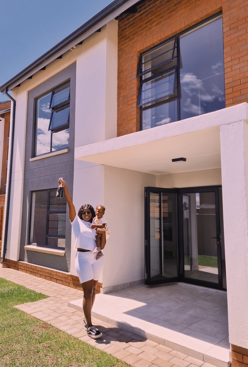 uSbu_'s tweet photo. On the last day of a very difficult 2021, God said 'no child left behind' 

I got my baby a place to call home. ❤🏡 https://t.co/6PDiU24FCE