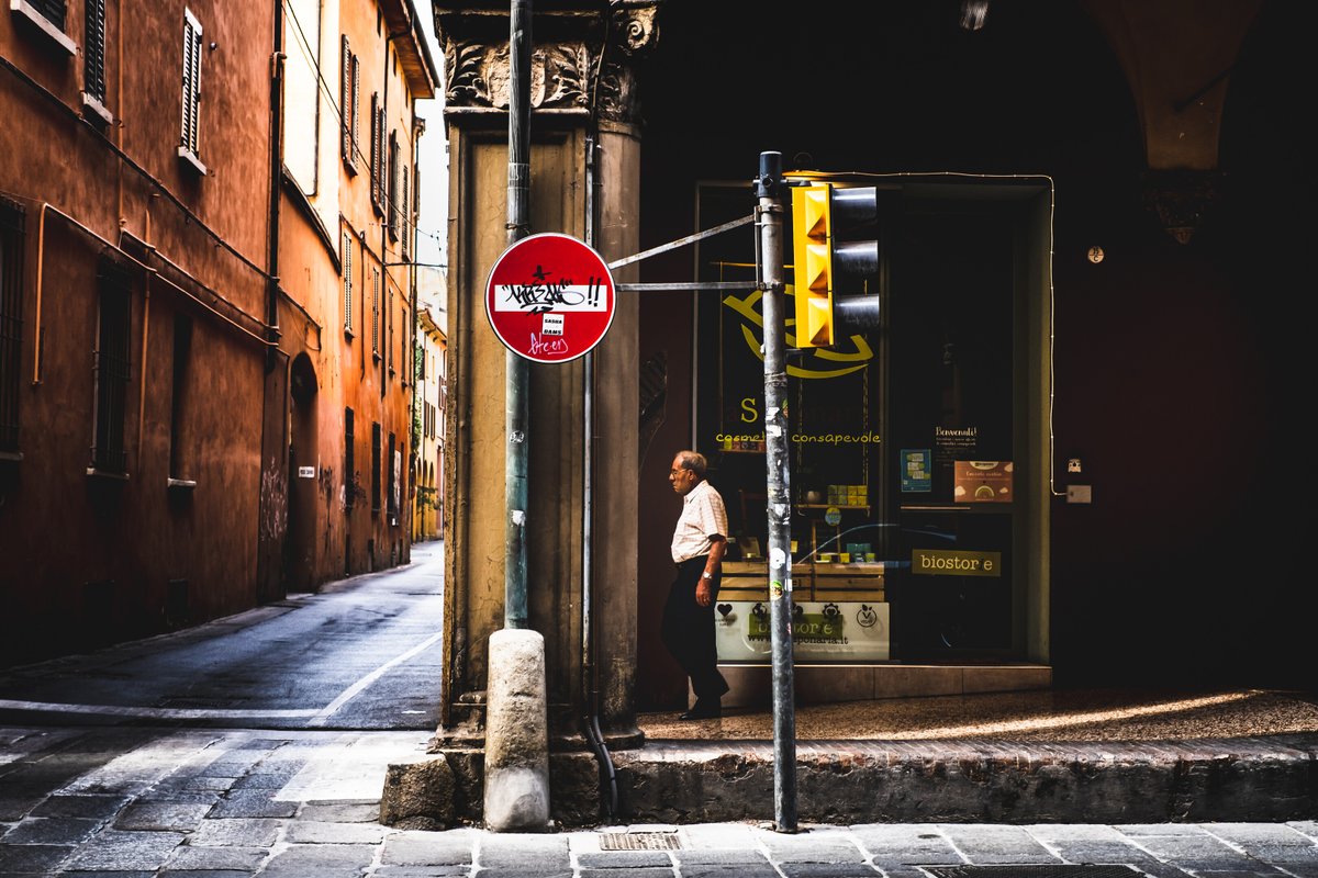 100ASAOfficial's tweet photo. Strade di Bologna. Strada Maggiore -  By David Milletti
Published on the Prime Gallery @ https://t.co/jteuZDDrYF
#Bologna #Stradamaggiore #Shadowhunter #Lightandshadow #Streetphotography
Let's spread beauty, Please RT #100ASAOfficial https://t.co/25hNOiGfFU
