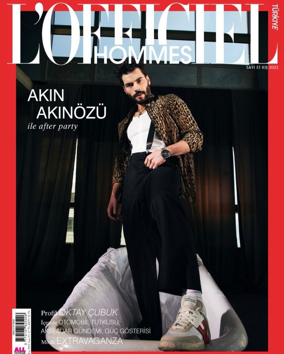 DizilandBaba's tweet photo. اكين اكينوزو على غلاف مجلة L'Officiel Hommes
#AkınAkınözü https://t.co/K3Nmr6sgqZ