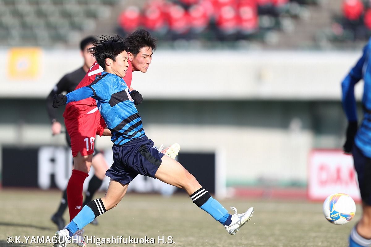 赤い彗星 東福岡高校サッカー 写真館 第100回全国高校サッカー選手権大会 ２回戦 東福岡 大津 第100回大会での 東福岡の挑戦は全国２回戦で終戦 ３年生はお疲れさまでした １ ２年生は新人戦に向けて頑張れ 続きの写真は T Co