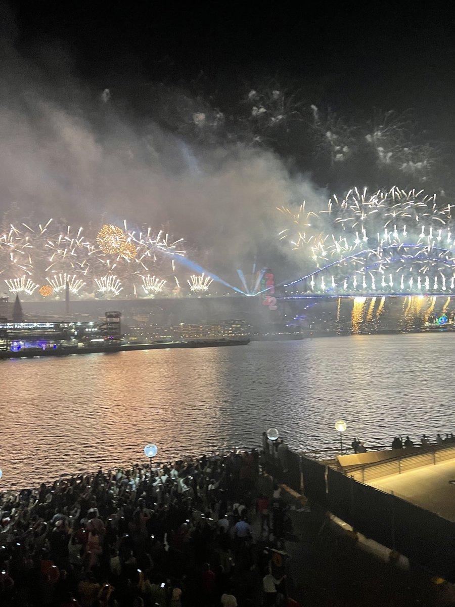 DrPMDavidson's tweet photo. #Sydney welcoming 2022 https://t.co/PsKGVuvUkg