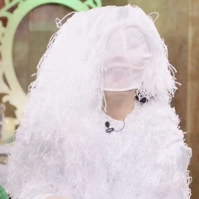 tiwoongki's tweet photo. yongsun's transformation from seaweed noodle to a princess 😭 https://t.co/NABxo25fS0