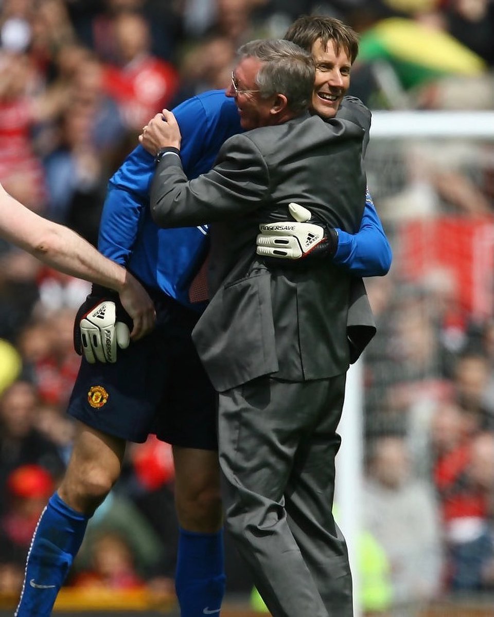 Edwin van der Sar tweet media