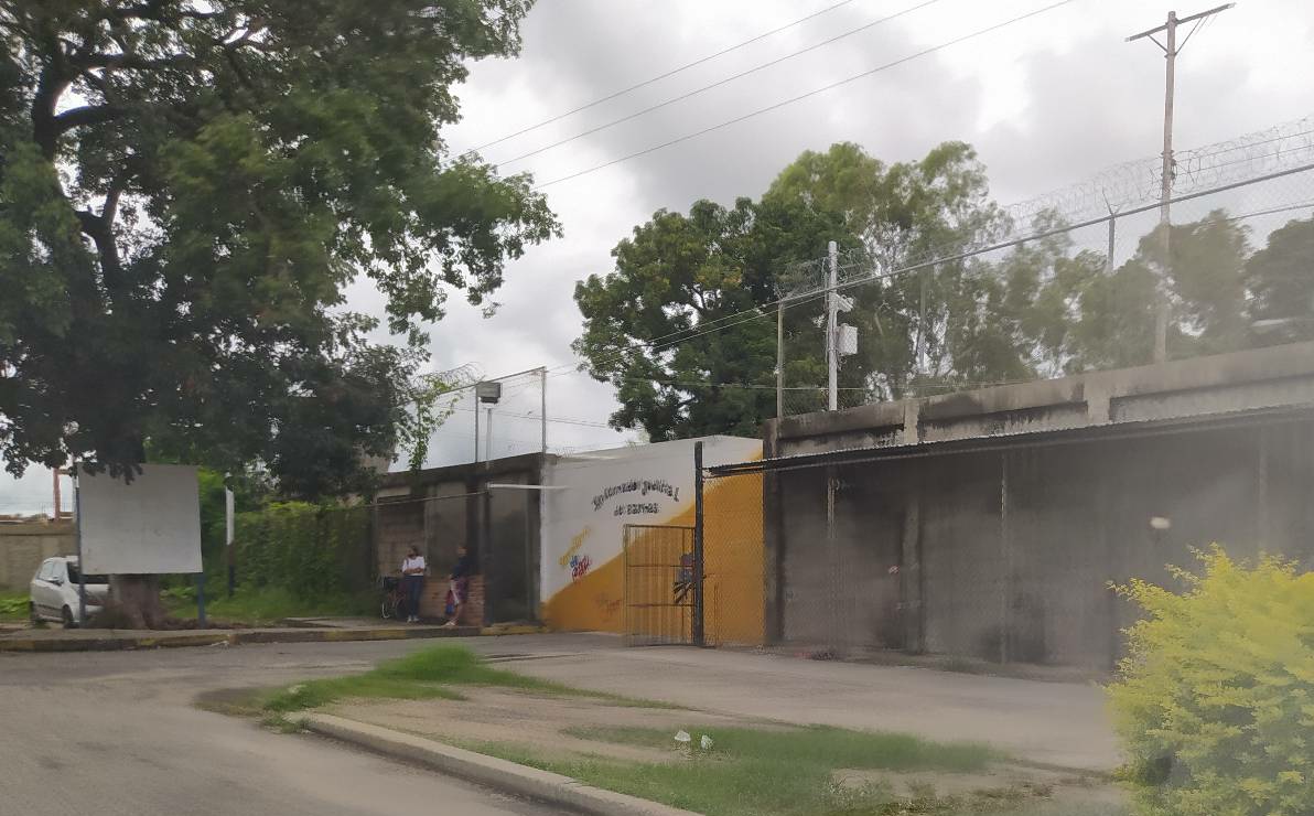 #Barinas | Familiares piden clasificar por delitos a reclusos para evitar hacinamiento #UVLObserva #31Diciembre unaventanaalalibertad.org/alertas/barina…