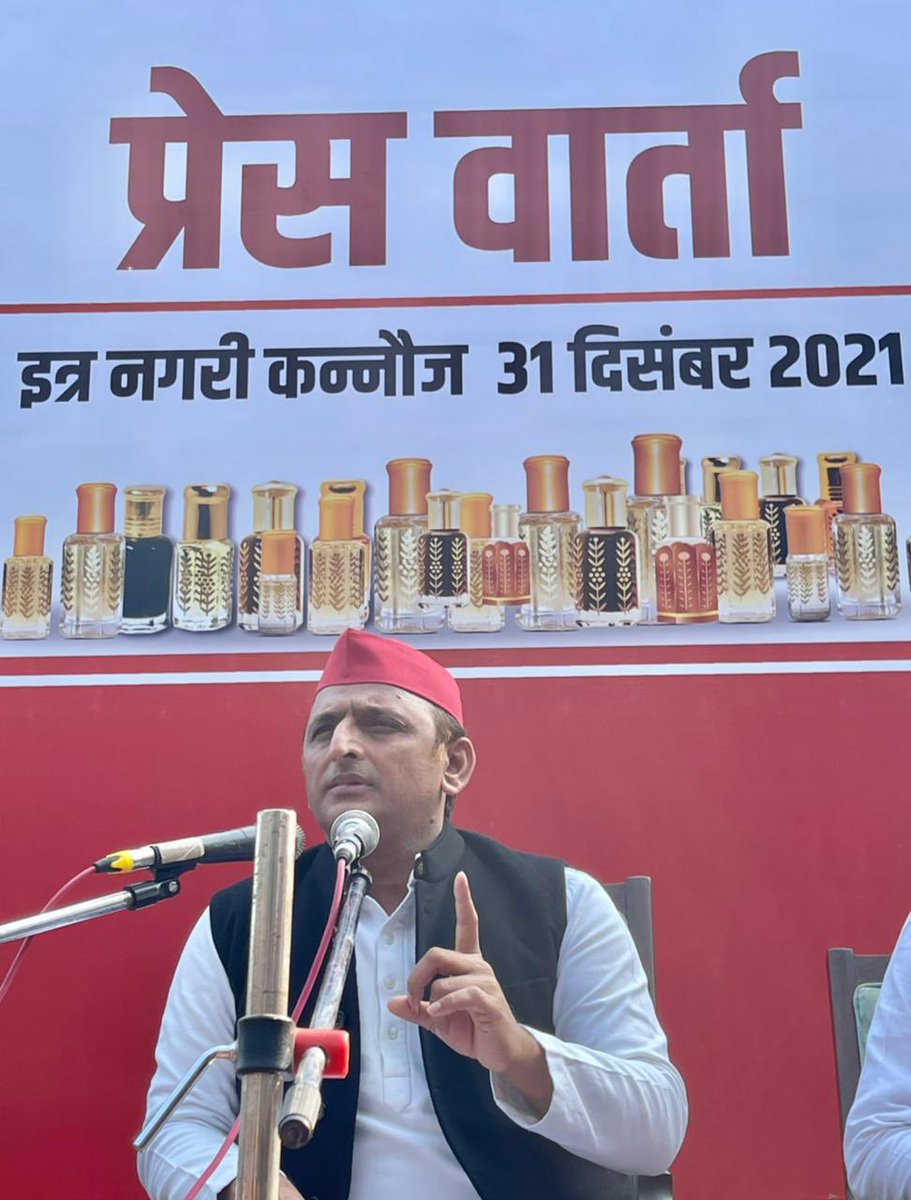 yadavakhilesh's tweet photo. जनता द्वारा फ़ेल घोषित कर दिये गये अनुपयोगी जी को पास कराने के लिए जो दिल्ली की फ़ौज आ रही है वो तो पहले ही प. बंगाल में फ़ेल हो चुकी है। फ़ेल को पास कराने के लिए फ़ेल हो चुके लोगों को भेजने से क्या होगा। उप्रवाले 22 में इन्हें पास नहीं बल्कि इनका पत्ता साफ़ करेंगे, बदलाव करेंगे। https://t.co/CUq3WuZPpH