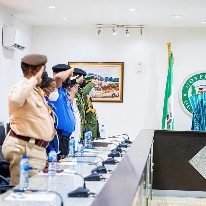 AffairsOgun's tweet photo. Yesterday, Gov. Dapo Abiodun officially launched the Year 2022 Armed Forces Remembrance Day Emblem. The Governor also presented a Hilux van to the Nigerian Legion for better operations on behalf of the Ogun State Government.
#DapoIsWorking https://t.co/48FobjEbKI