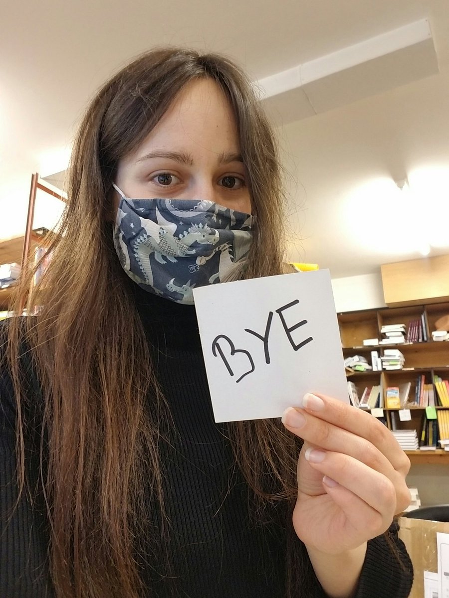 GwalarnLibraire's tweet photo. Aujourd'hui nous disons au revoir à 2021.
C'est avec un énorme chagrin que nous disons également au revoir à notre ex apprentie Jessica. ❤️
Et c'est dur... 😱😭
Merci, c'était chouette ! 
Meilleurs vœux à tous pour 2022, et bonne route à toi Jess !

A très vite, bisous 😊 https://t.co/3AtbSMJXkK