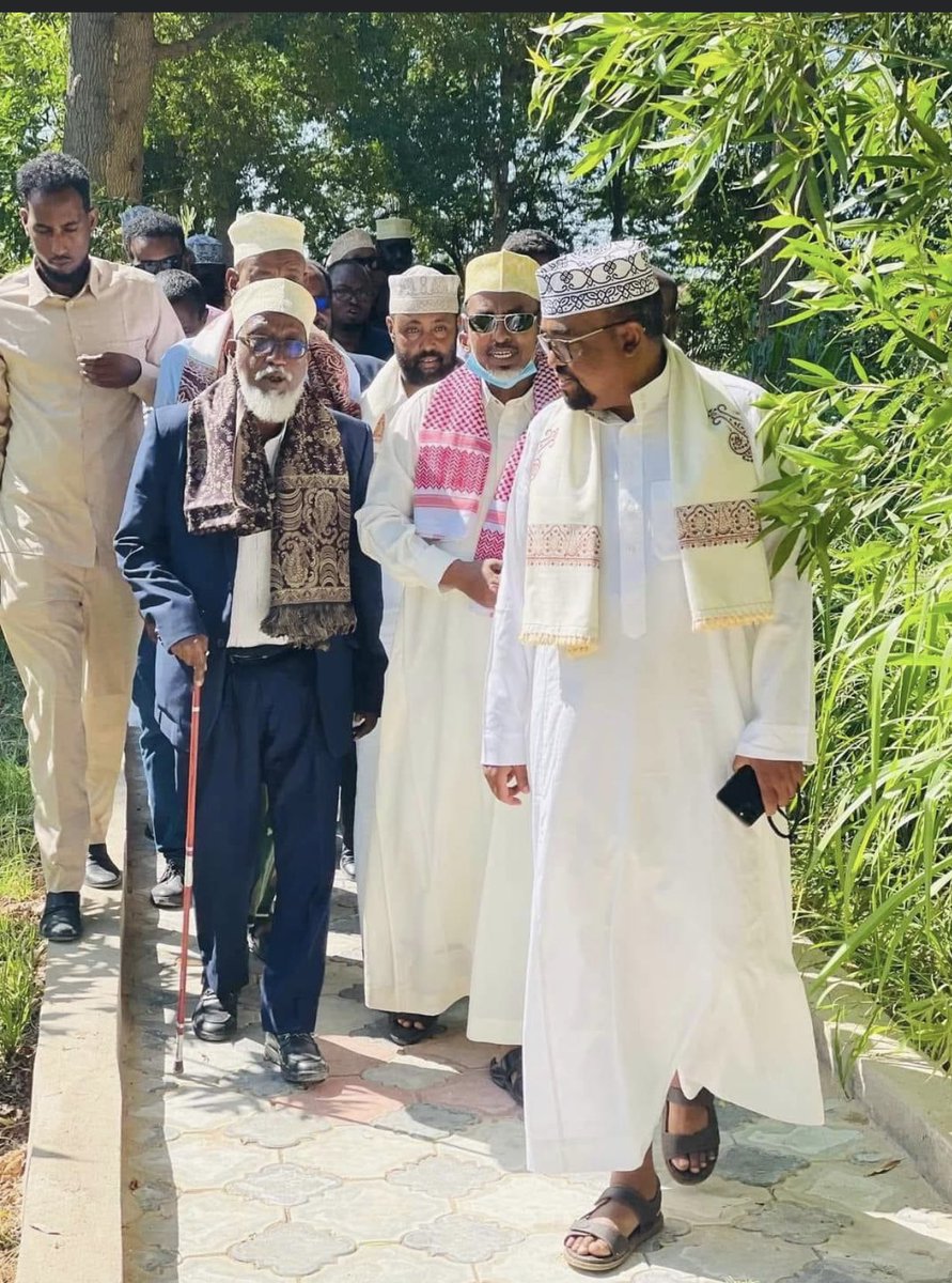 BosasoLocalGov's tweet photo. Maamulka Degmada Bosaso wuxuu bogaadinayaa da’daalka isimada iyo Waxgaradka ee ku  aadan xal u helida shaqaaqadii dhowaan ka dhacday Magaaladda Gannacsiga Puntland ee Bossaso https://t.co/O2gNfrxVrZ