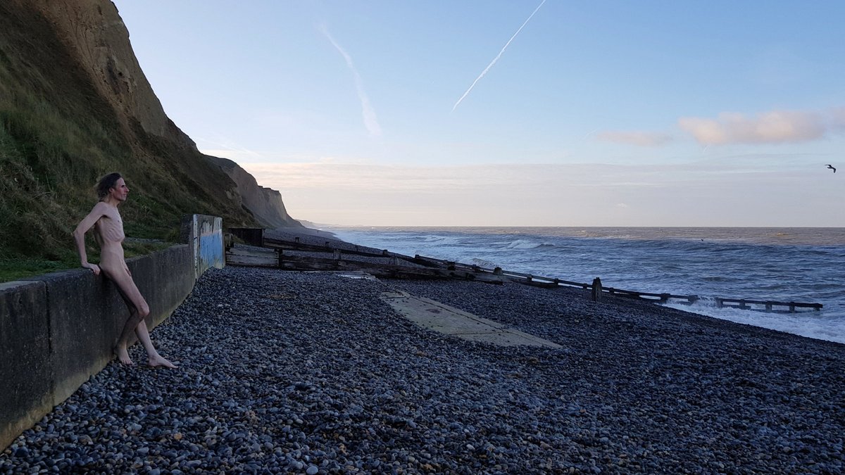 steveritterlife's tweet image. #LookBack2021 : 21 images of the body in art, nature and public.
21 of 21 - a chanced moment from my last trip of 2021 around Britain, to the cold north Norfolk coast at Sheringham in November. Happy New Year, everyone!
.
steveritterlife.com/travels/
#nakedodyssey #sheringham #norfolk