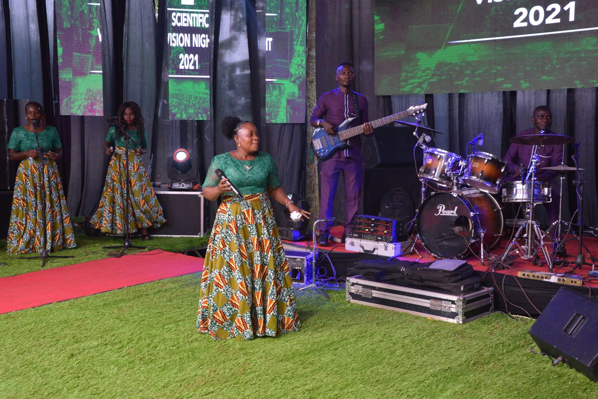 SaltTvUganda's tweet photo. Worship team yekulembeddemu okusiinza nettendo nabavubuka ba God's Army ne Chosen #VisionNight #SaltTvUpdates https://t.co/j47Nln93Wb