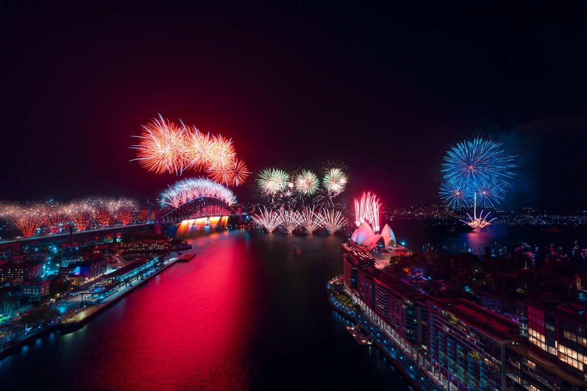 sydney_sider's tweet photo. Happy New Year from Sydney! 
#SydNYE #feelnewsydney #ilovesydney
📸City of Sydney, IG/_DanielTran_ https://t.co/9WTID8DCPE