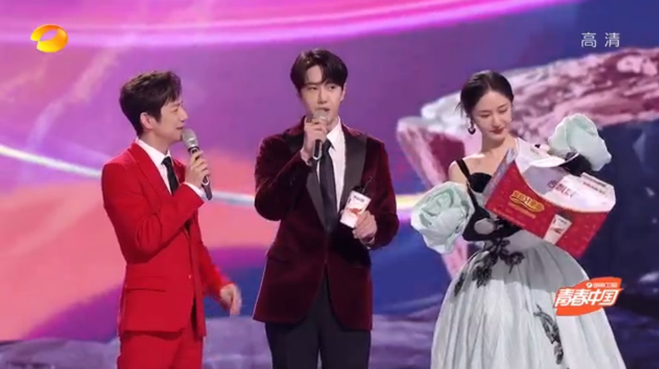 🦁 무대에 나왔습니다!!