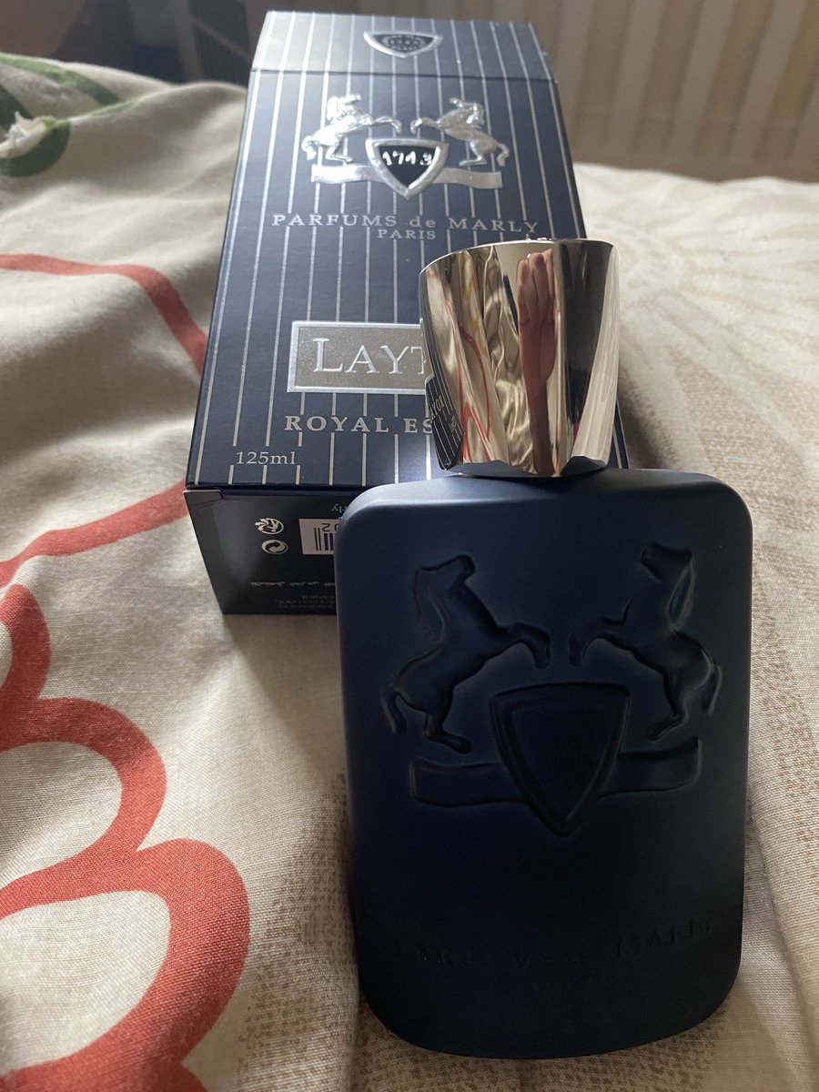 head_frag's tweet photo. Anyone having longevity issues with the 2021 bottles of Layton by Parfums de Marly? Mine literally is a skin scent in an hour! It’s legit from @notinoUK Has this been reformulated? #frag #pdm #layton #fragcommunity https://t.co/91NqFDj0lT