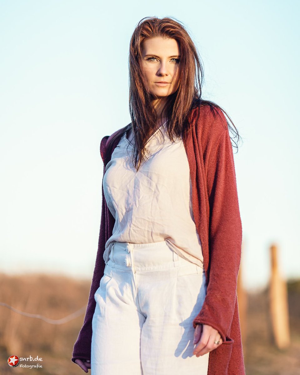 snrbDE's tweet photo. In the Fields
#Portrait #portraitshoot 
#Portraitmood 
#Portraitphotography 
#Lovewhatido 
#photographylovers 
#photographer 
#photooftheday 
#tfp_rlp 
#photographer 
#model #mainz #wonderfulwoman #germanportraits #endlessfaces #gesichterderpfalz #capturemoments https://t.co/vkpq3n3VAZ