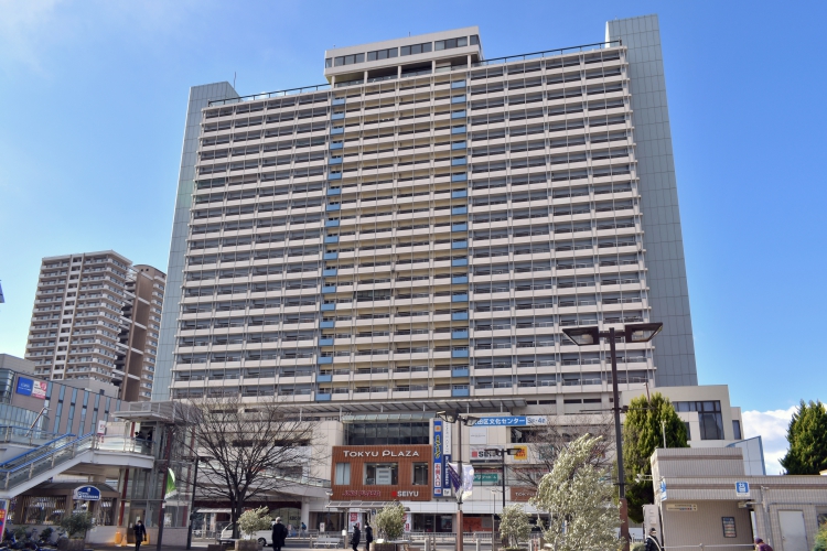 Ito 東急プラザ新長田 1977年に旧 住都公団が建設した新長田駅前ビルの商業フロア 13年1月まではジョイプラザ の名称で 核店舗は大丸新長田店だった 大規模改装の後 同年9月にオープン 大丸のデパ地下だったb1階は西友となり 過去の歴史を思えば