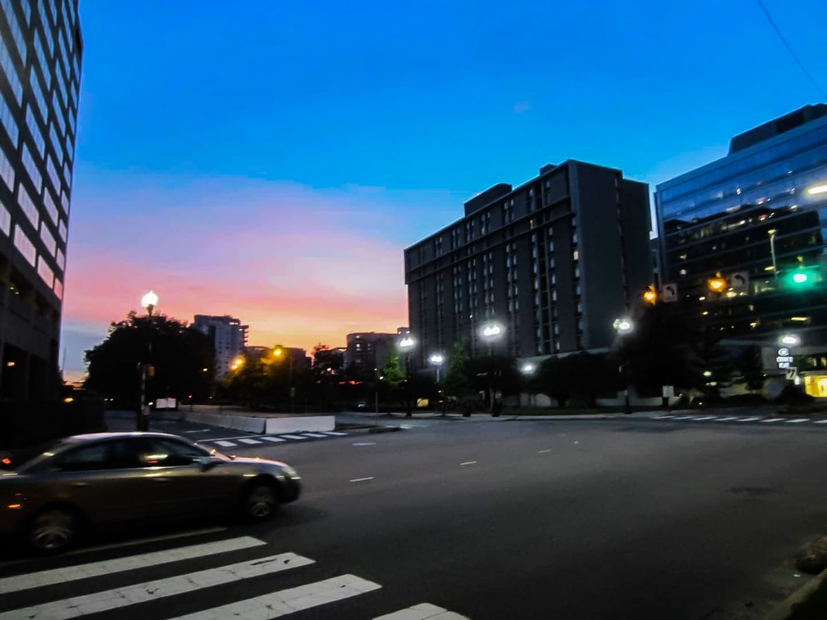 Route1V's tweet image. Crystal City is located adjacent to Regan National Airport. There are scores of hotels in town, catering to air travelers, tourist visitors to the District, and business people from out of town. 

l8r.it/4A9N

#usroute1 #crystalcity #urbanproblems #citylife