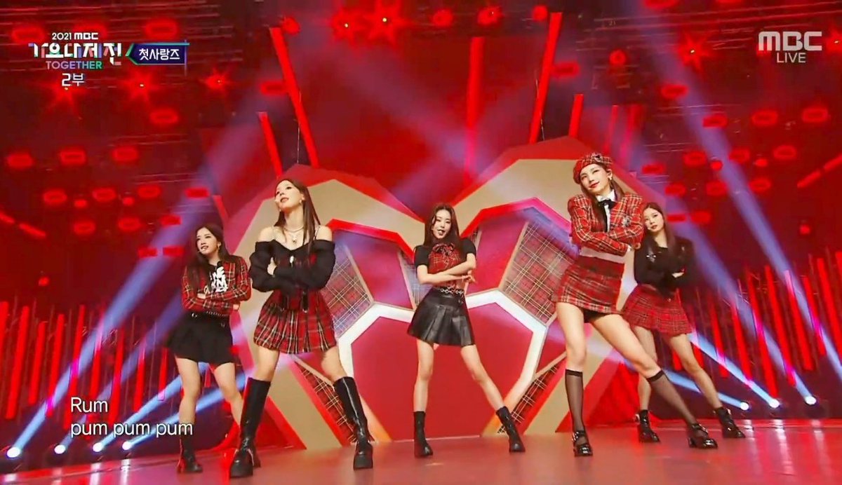 EYESONIZ0NE's tweet photo. Minju, Wonyoung, Yujin, Yeji, Miyeon / First Lovez special stage 💗

MY F3 IN ONE STAGE AGAIN I'M EMO 😭😭❤️ https://t.co/yXKfWxatKj