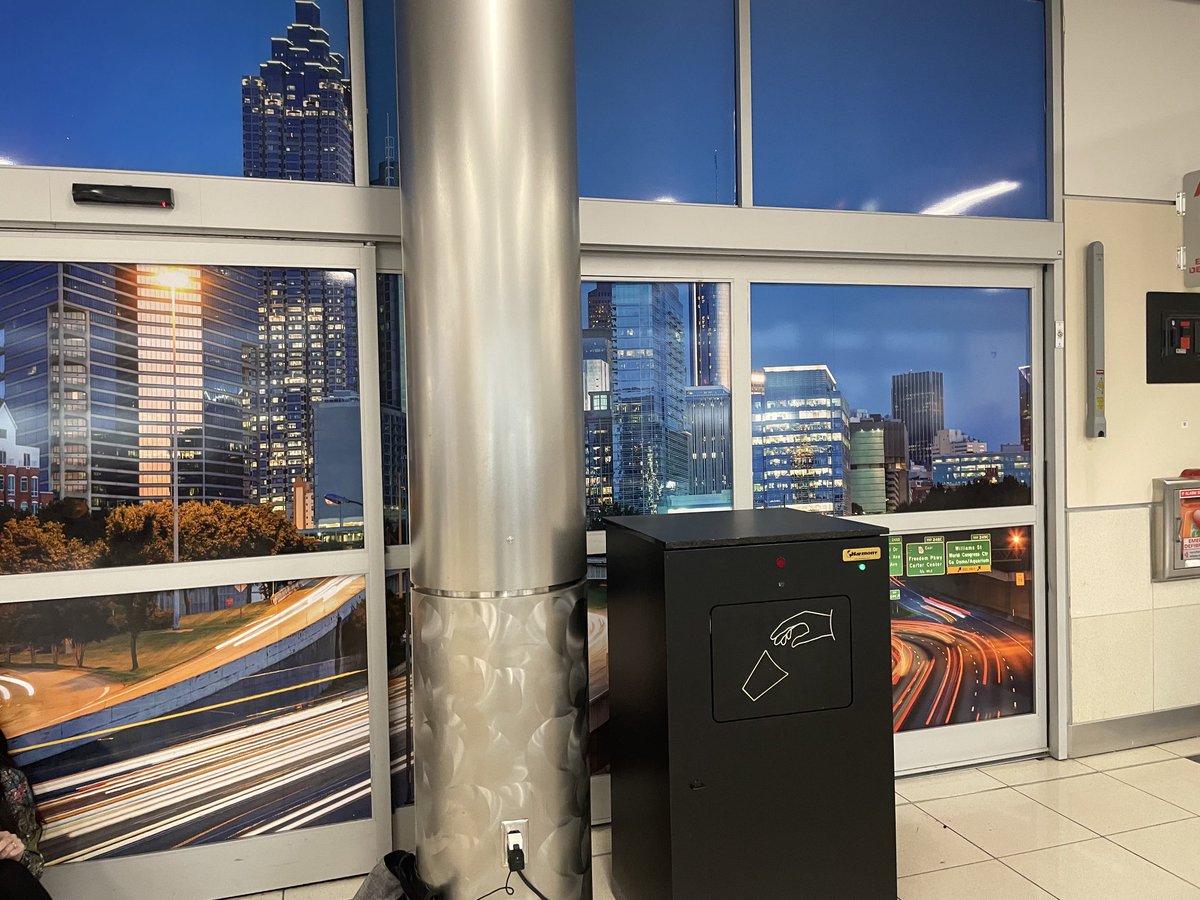 ⁦<a href="/DougStanhope/">Doug Stanhope</a>⁩ a fitting tribute to the former smoking lounges ⁦<a href="/ATLairport/">Atlanta Airport</a>⁩.