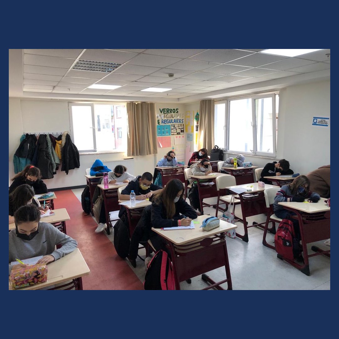 tarhanmaltepe's tweet photo. Ortaokul ve Lise öğrencilerimiz İngilizce Skills derslerinde 2021'in en çok hatırlanan, iz bırakan gündemlerini konuştular ve yeni yıl kararlarını yazarak yeni yıl ağaçlarını süslediler. #yeniyıl #yeniyılkararları #2021başlıkları #2022 #MutluYıllar https://t.co/ZQMbvOSCaa
