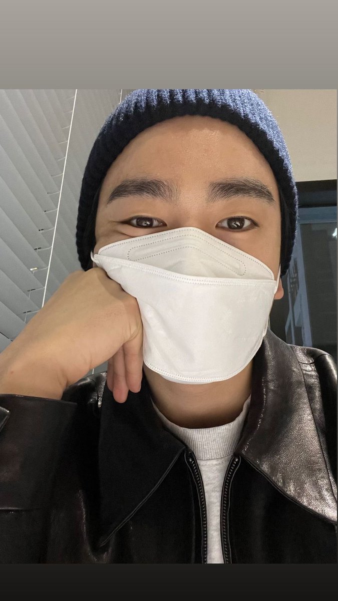 muy buenos dias nuestro principe jinyoung  apareció asi que ya es un dia excelente 🥺💚 <a href="/GOT7Official/">GOT7</a>