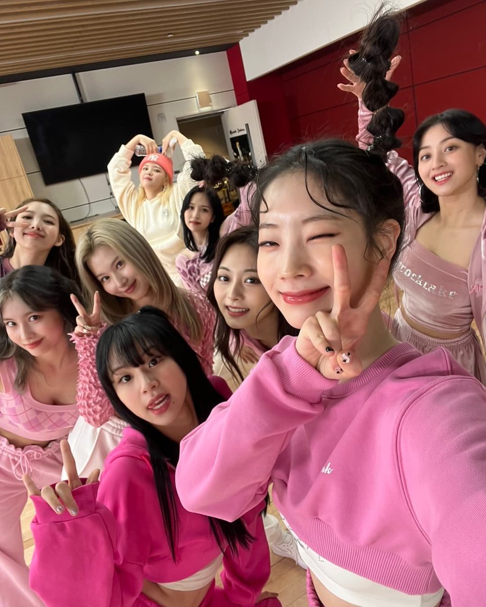 mdjcbht's tweet photo. #ThankYou2021TWICE
#트와이스와_함께여서_행복했던2021 https://t.co/mNzDjlgoFn