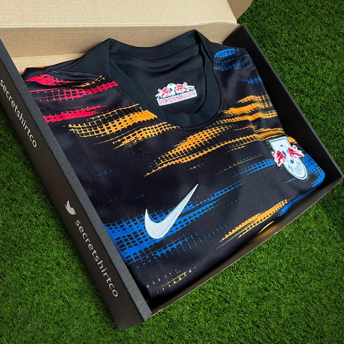 secretshirtco's tweet image. Secret Shirt Co New Years Eve Giveaway. 15/24. 

To enter 👇

🔄 Retweet this tweet
🤝 Follow us

Winner will be announced at 14.55PM, Good luck! 💥