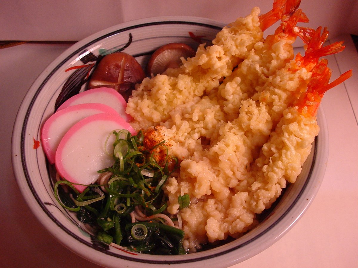 bfmps63's tweet image. 今年は去年よりエビ、しいたけ、かまぼこ一個ずつ増し。