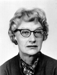 izeus_berlin's tweet photo. #OTD 112 years ago, Mary Haas (1910-1996) was born 🥳 Expert on historical linguistics, Thai and North American indigenous languages such as Creek or Tunica. In 1963, she became the second female president of the LSA (@LingSocAm).

#LinguisticBirthdays #WomenInLinguistics https://t.co/WlSMFn2rI3
