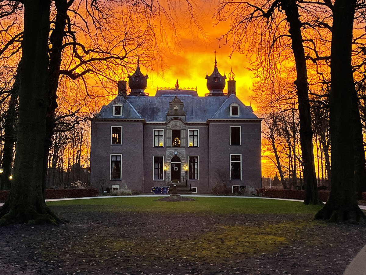 #Kasteel Oud-Poelgeest in de ochtendschemering op Oudejaarsdag 2021. #Oegstgeest