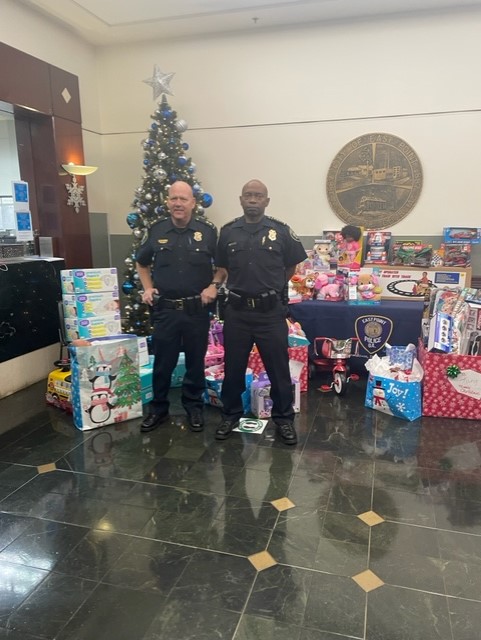 EastPointPolice's tweet image. On behalf of Chief Shawn Buchanan and Deputy Chief Russell Popham, we were able to assist in putting a smile on some kids’ faces for Christmas in 2021.