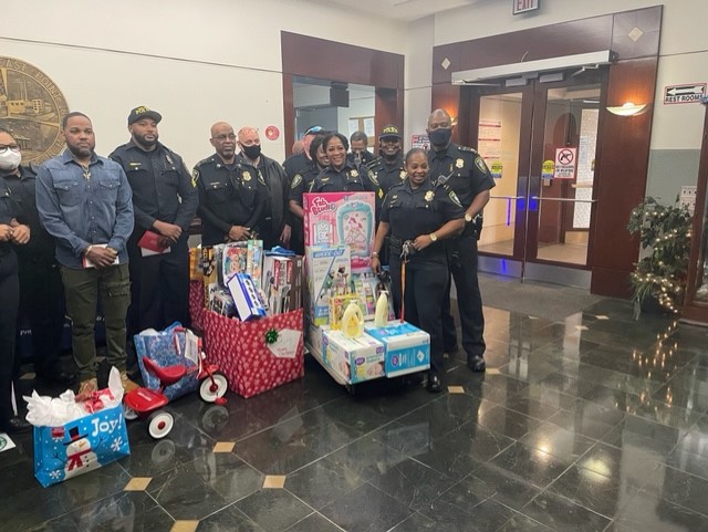 EastPointPolice's tweet image. On behalf of Chief Shawn Buchanan and Deputy Chief Russell Popham, we were able to assist in putting a smile on some kids’ faces for Christmas in 2021.