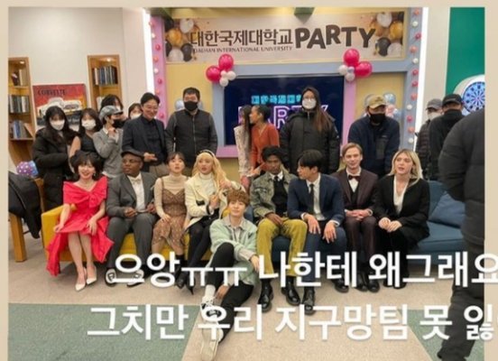 forgotsvt's tweet photo. 'So Not Worth It' team shared by Hyunseung on his IG story 🥺❤️
#YOUNGJAE @GOTYJ_Ars_Vita #SoNotWorthIt #SNWI #영재 https://t.co/SdBBQKNAsZ