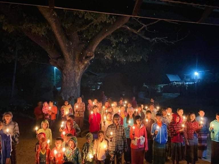 Khithitofficial's tweet photo. ဒီပဲယင်းမြို့နယ်တွင် ဘာသာပေါင်းစုံ လူငယ်များ ဦးဆောင်ကာ ယနေ့ ဒီဇင်ဘာလ ၃၁ ရက်နေ့တွင် "နှစ်သစ်ကိုလည်း ကြို၊ ဖက်ဆစ်ကိုလည်း ဖြို" အကြမ်းဖက် စစ်ကောင်စီ တော်လှန်ရေး ဘာသာပေါင်းစုံ ဆုတောင်းပွဲပြုလုပ်ခဲ့ကြောင်း သိရသည်။ https://t.co/Q4XpvQzQMs