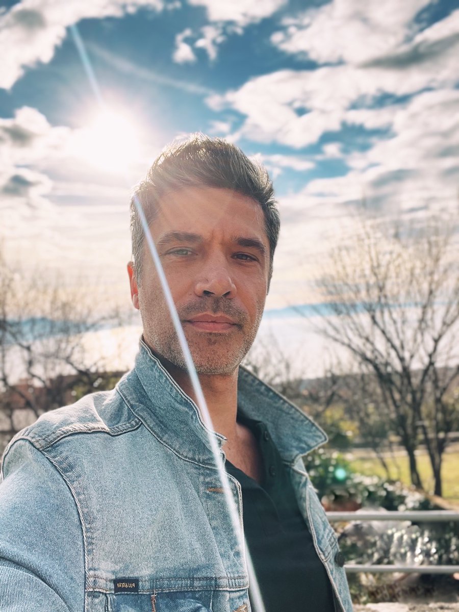 iamjadran's tweet photo. 🌤🌤A večeras,posle zalaska sunca i pre nego što odete negde na doček #azbukanasegzivota u 20h na @superstartv.rs ko gleda opali 💙
And tonight after the sun sets and before you go out to party
#alphabetofourlives 8pm on SuperstarTV
#denimjacket #denimstyle #sunnydecember https://t.co/hxtkNKO41H