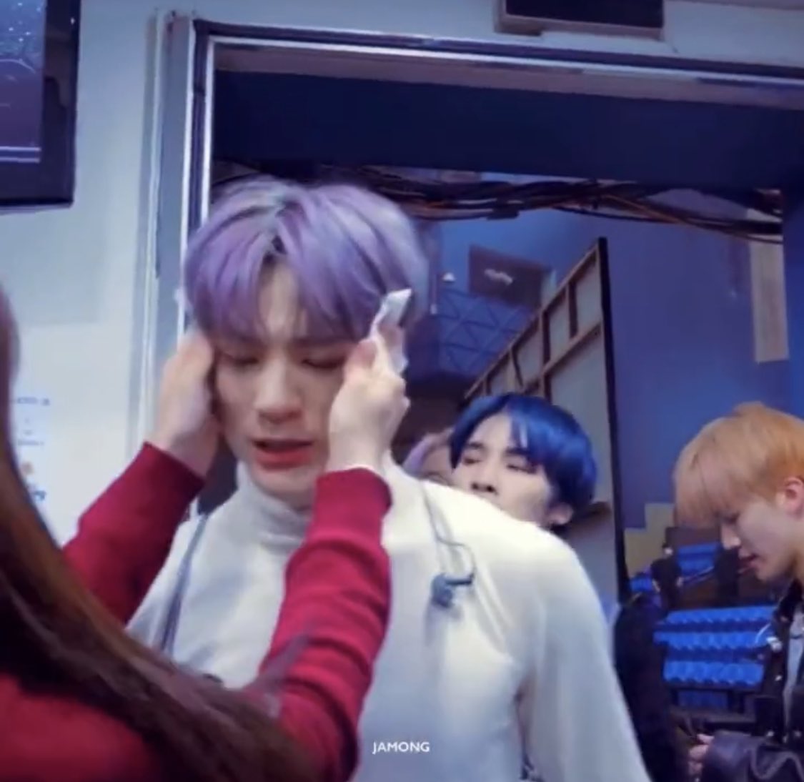 woofjeno's tweet photo. WHAT ARE YOU? https://t.co/0P76B9fZrj