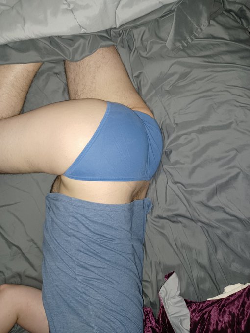 Today's butt. Sadly my workouts have been suspended for about two weeks now. An issue with my foot keeps<a href="/tag/newprofilepic"class="tags"><span>#newprofilepic</span></a>