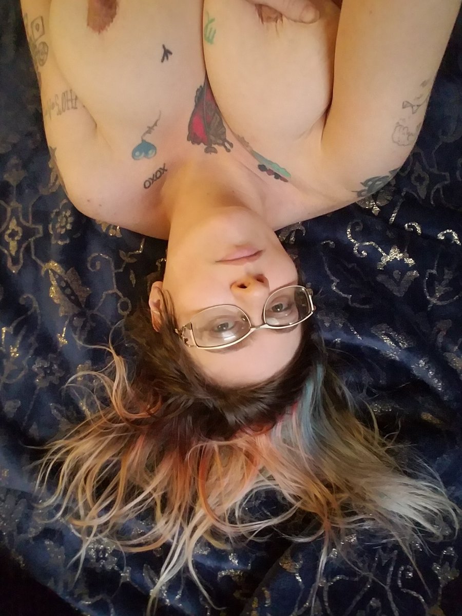 DavisShadoe's tweet photo. New Year's Eve and I'm already begging to be mounted 🤤🤩🎉 #sexy #dirty #slutty #filthy #milf #tattooedbitch #bigtittygoth #tittyshot #slut #whore https://t.co/5Xm7KPwBY7