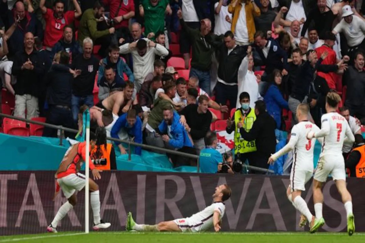 EnglidsAway's tweet photo. England moment of 2021. https://t.co/ysbe4qwNuc