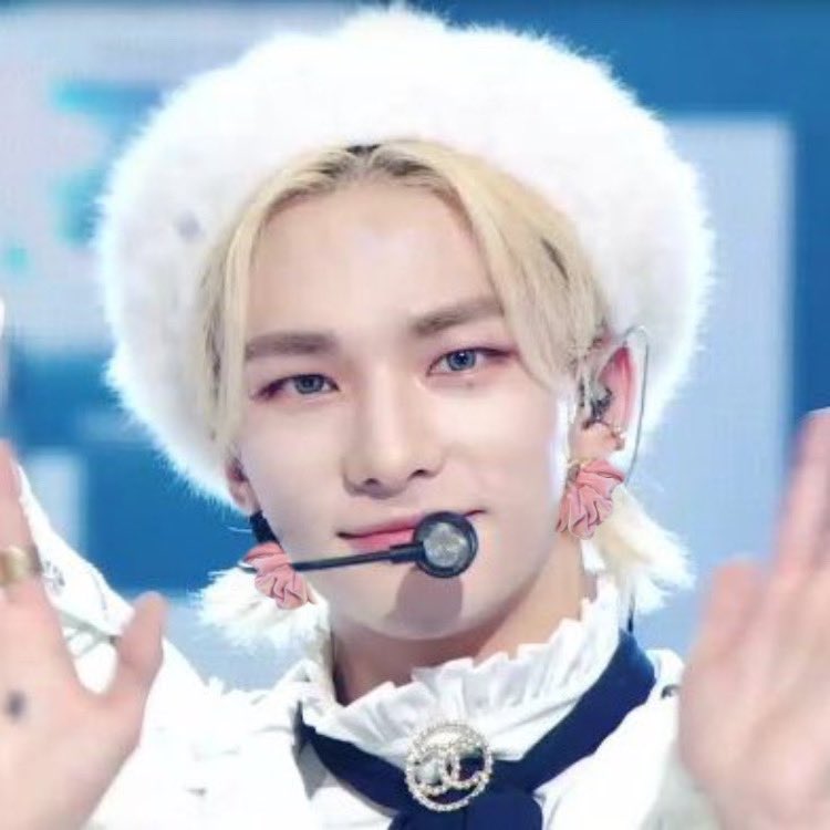 scrunchplz's tweet photo. twin tail❄️ https://t.co/2Jfk3tXY6b