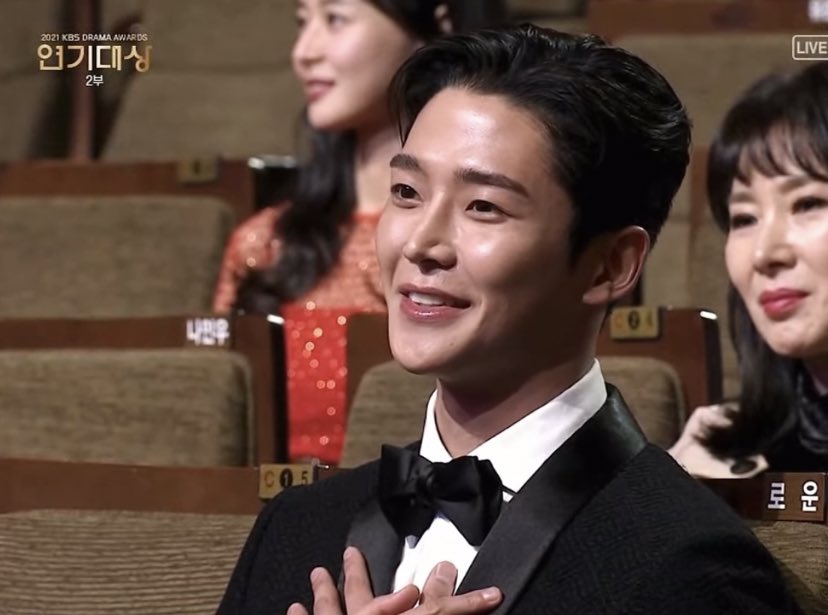 twinkyxstar's tweet photo. #Rowoon’s reaction when #Park Eunbin picked him among the ones acting with her in #TheKingsAffection, he’s so happy https://t.co/bPJTqQQhKY