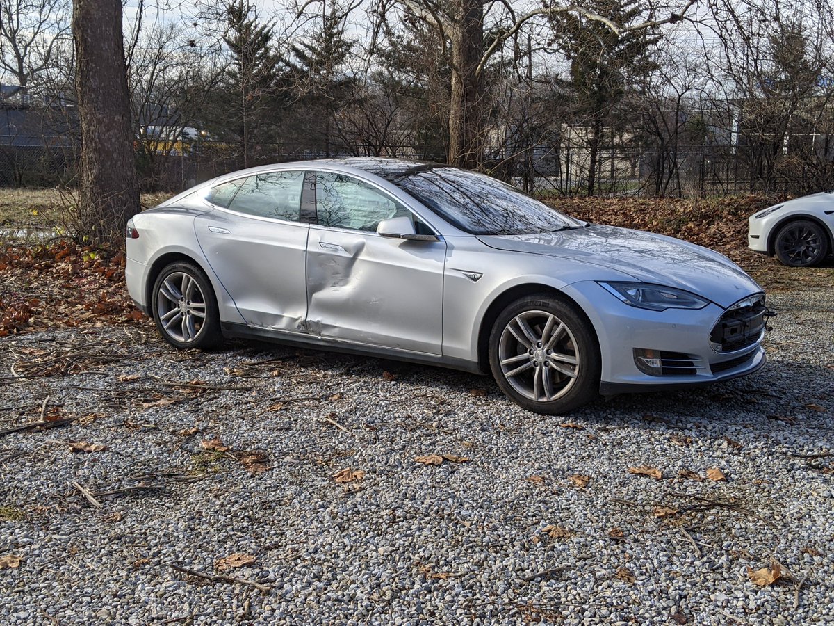 TomOLynchie's tweet photo. @Tesla @elonmusk Tesla Columbus won't repair our cars after an accident? We have to hope that one of two 3rd party companies will do it. Guess the Ohio legislature was right in denying Tesla the right to sell in Ohio w/o dealers. #BadTesla https://t.co/oMXql1o1LN