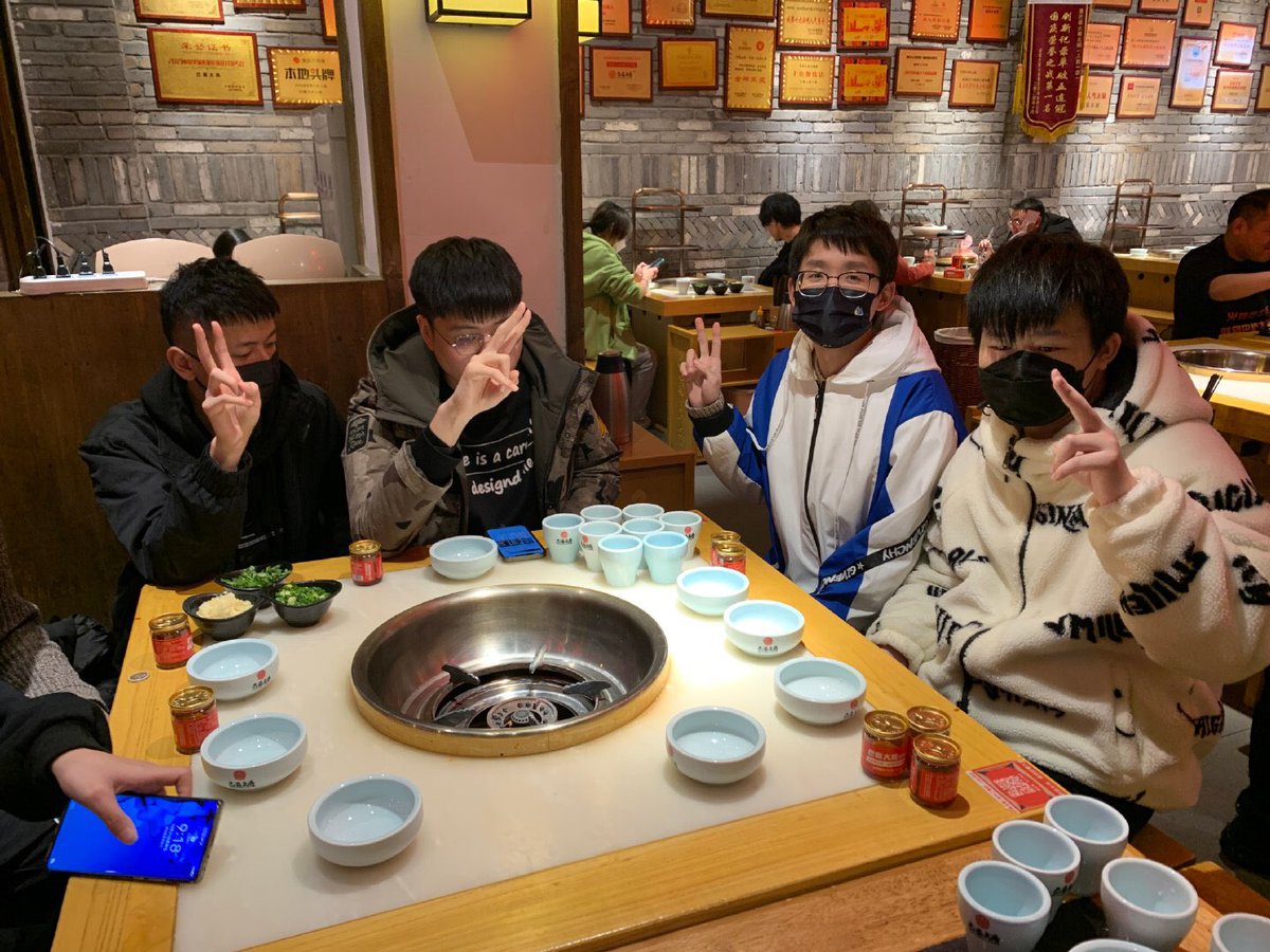 WolvesIDV_Intl's tweet photo. 🐺 #Wolves_IDV's Weibo post:
Let's start eating the hotpot 😋
Wishing everyone a happy new year in advance 🥳
#Wolves_Vlog https://t.co/0BqwXWmcaD
