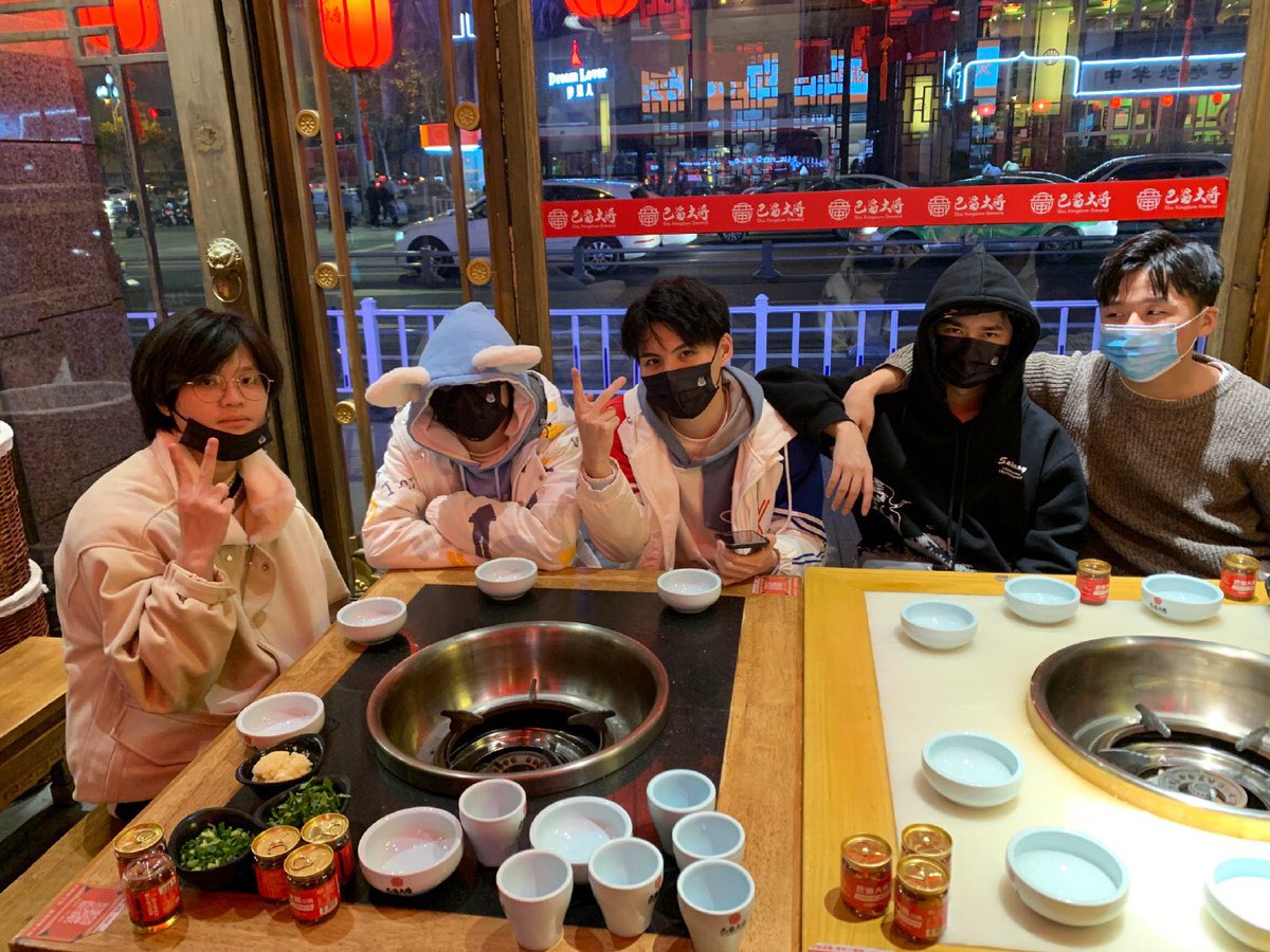 WolvesIDV_Intl's tweet photo. 🐺 #Wolves_IDV's Weibo post:
Let's start eating the hotpot 😋
Wishing everyone a happy new year in advance 🥳
#Wolves_Vlog https://t.co/0BqwXWmcaD