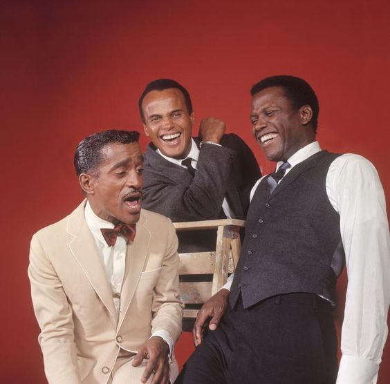 OrskiAndrzej's tweet photo. Sammy Davis, Jr., Harry Belafonte and Sidney Poitier 
in an outtake from their February 4, 1966 LIFE magazine cover.

Photo: Philippe Halsman/Magnum Photos.

#vintageblackglamour https://t.co/t9lwqVBndl