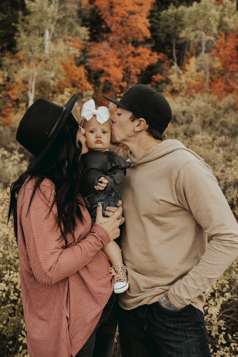 tayduhh_'s tweet photo. 2021, has truly been the best year yet 🥺 having this cute babe has changed my life in the best way, &amp; I can’t wait to marry her daddy in 2022! ✨🤍 #5moremonths https://t.co/0YbzHXuKca