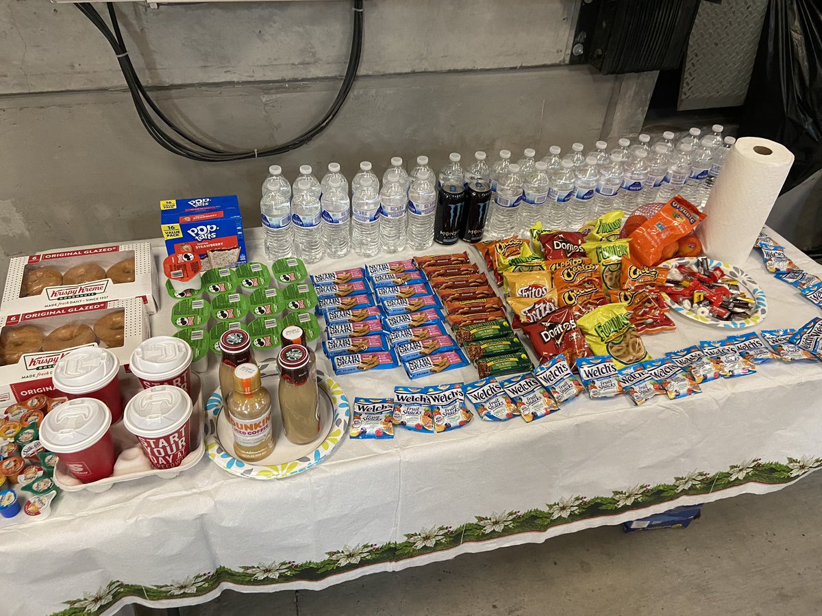 RossPS_'s tweet photo. The runner did a solid job today @Rupp_Arena #RossPS #SnackTable #HappyNewYear2022 #BBN #HPUvsUK https://t.co/14VAU3tYgp