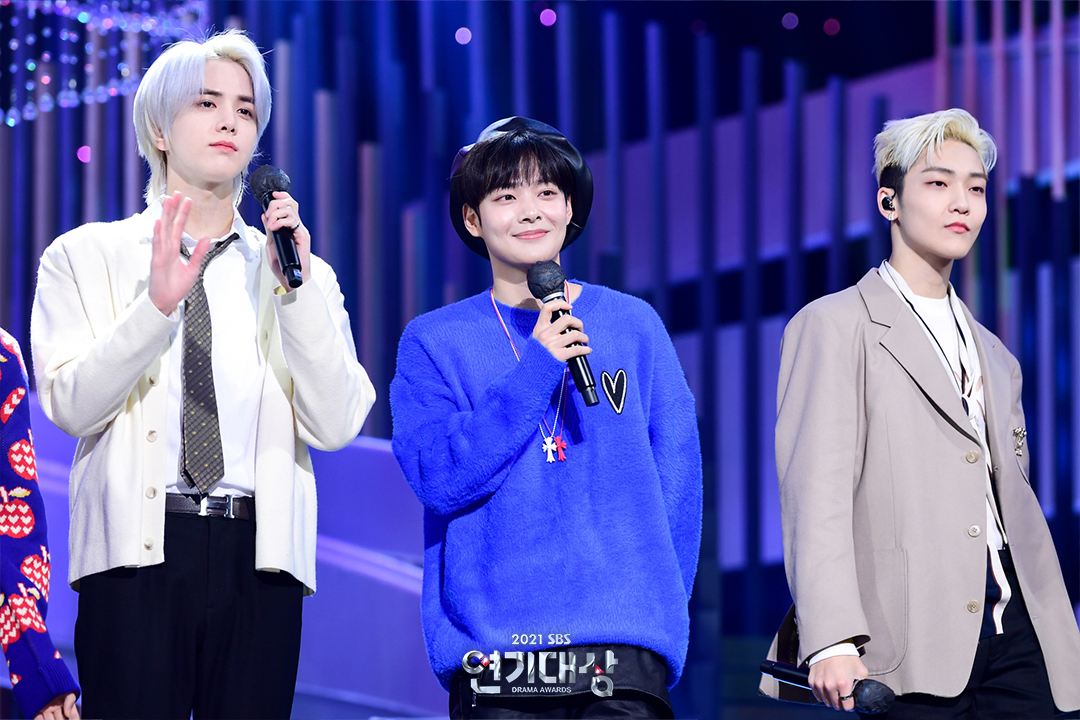 SBSNOW's tweet photo. <2021 SBS 연기대상> 축하무대🎵
#더보이즈 #THEBOYZ #최현욱 #김강훈 #김민기 

#2021SBS연기대상 #SBSDramaAwards 
#SBS드라마 #연기대상 #2021연기대상 https://t.co/9xG6gAmWRn